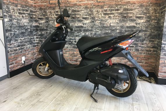 スマートdio Z4 Fi 格安中古者販売しております Motovogue Onek 八王子でバイクの整備やカスタムを行い快適な走行に繋げております